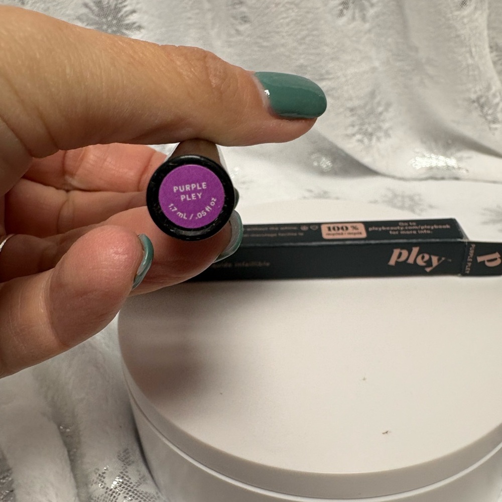 Pley Liquid Asset Foolproof Eyeliner in Purple Pley Full Size NIB - Picture 2 of 5